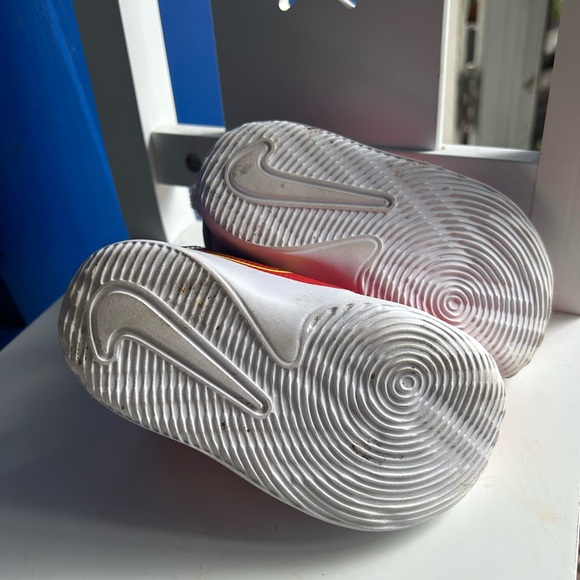 Cute baby Nike Team Hustle D9 lil ‘Fast n Furry’ chili red. Toddler size 6c - Picture 6 of 9